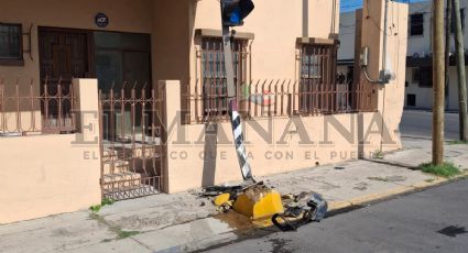 Jesús perdió el control de su camioneta y chocó contra un semáforo de crucero de la Avenida Obregón