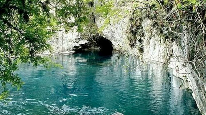 Esta cueva de Tamaulipas, inundada de aguas turquesas, es más famosa afuera que dentro de México