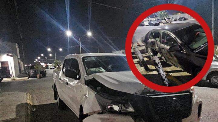 Jovencito hace imprudente maniobra y choca con camioneta de agencia en la Ampliación El Nogal