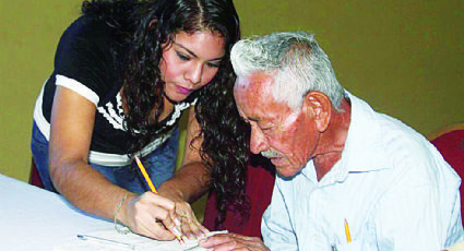 Educarán a abuelitos de Nuevo Laredo hasta en sus casas