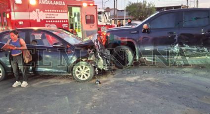 Choque en Nuevo Laredo: conductora de DiDi se distrae con el celular y estampa su auto contra otro