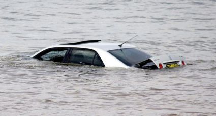 Así puedes salir de un automóvil bajo el agua y salvar tu vida durante una inundación