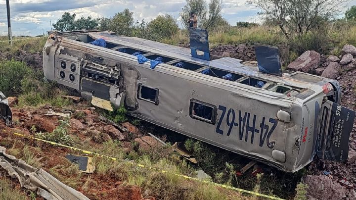 Volcadura de autobús causa la muerte de niña de 4 años; pasajeros iban de vacaciones