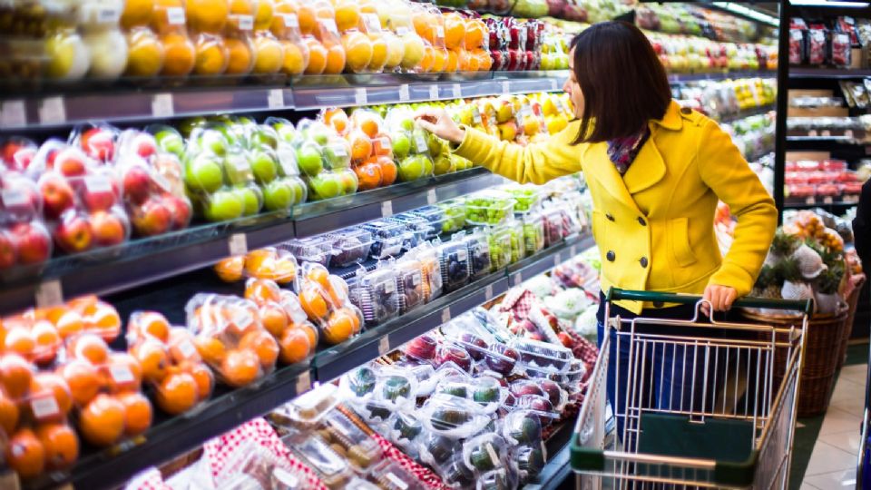 Inflación en Estados Unidos subió a 2.7% en junio, por impacto de aranceles en los precios.