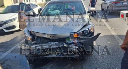 Joven que iba en el teléfono provoca brutal choque en la Reforma; su padre quedó inconsciente