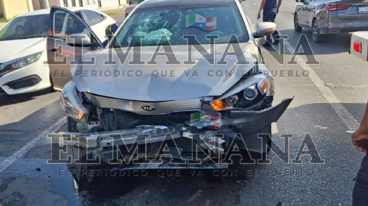 Joven que iba en el teléfono provoca brutal choque en la Reforma; su padre quedó inconsciente