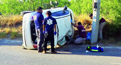 Nuevo Laredo: conductor choca y vuelca brutalmente en la colonia los Presidentes; está grave