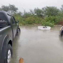 Por tormenta se desborda un canal en Matamoros; hombre y niña caen y son arrastrados | VIDEO