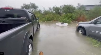 Por tormenta se desborda un canal en Matamoros; hombre y niña caen y son arrastrados | VIDEO