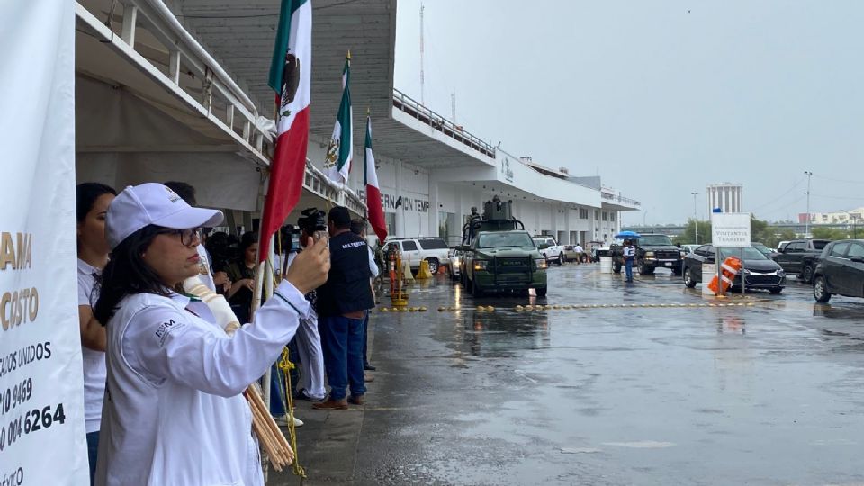 El banderazo de arranque se dio bajo una ligera lluvia.