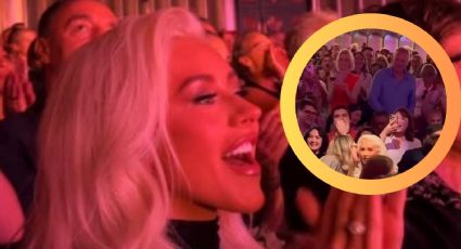 Christina Aguilera llega de sorpresa a teatro y enloquece al público al sentarse entre ellos | VIDEO