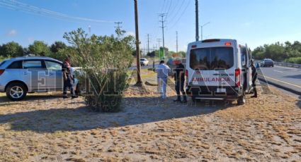 Nuevo Laredo: conductor esquiva un auto, vuelca y sobrevive; 3 jóvenes salvan la vida en aparatoso accidente