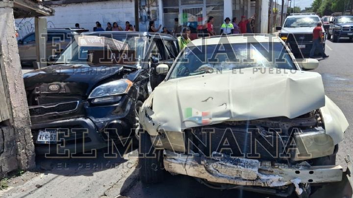Joven futbolista causa doble choque en Nuevo Laredo; tendrá que pagar daños de varios autos
