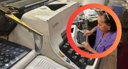 Hermelinda mantiene vivo el 'último' escritorio público con su máquina de escribir de más 40 años