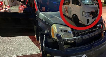 Chofer de camioneta de transporte de personal se pasa el rojo y se estrella en Nuevo Laredo