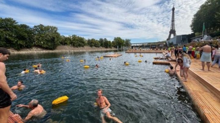 París abre su icónico río Sena para que turistas puedan nadar; estuvo prohibido por más de 100 años
