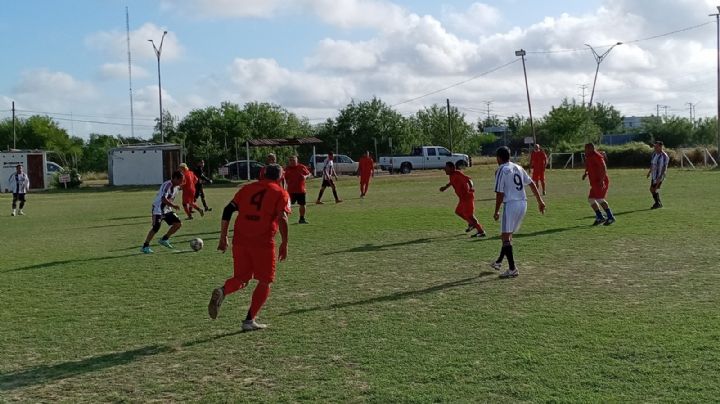 Lobos Negros golea a Panzer y sigue imponiendo el orden en la Independiente Colosso