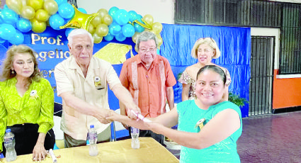 Nuevo Laredo: adultos se gradúan de primaria en la Miguel F. Martínez