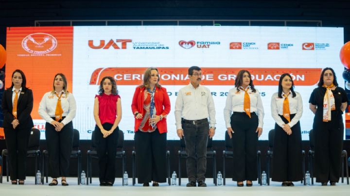 Rector Dámaso Anaya e Isolda Rendón presiden graduación de CENDIS de la UAT