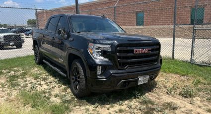 Recuperan camioneta robada en San Antonio, Texas; conductor alcanza a huir
