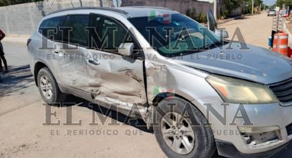 Fuerte accidente en la colonia Hipódromo; conductor se pasa alto y se estampa contra mujer