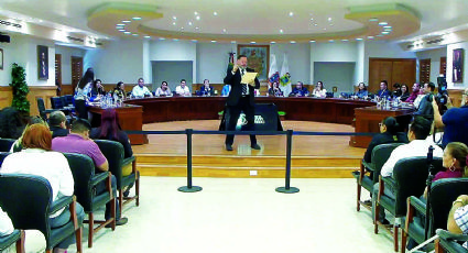 Regidores panistas arman show; abandonan junta de Cabildo en Nuevo Laredo