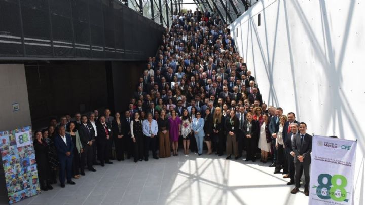 La CFE cumple años iluminando hogares, impulsando industrias y conectando comunidades