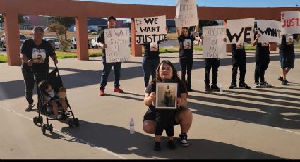 Joven muere a balazos por policías en Laredo; familiares protestan frente a cuartel