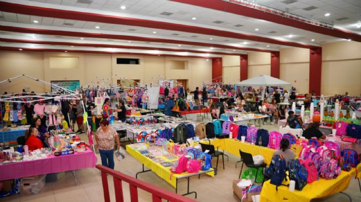 Familias de Nuevo Laredo se surten de útiles escolares en bazar 'Back to School'