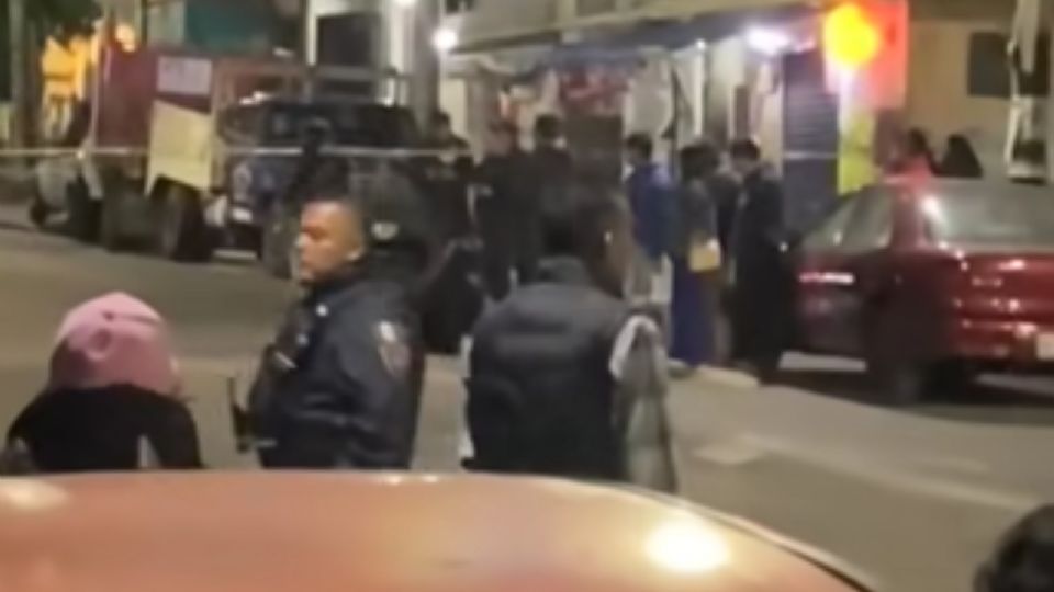 Hombre es ultimado por estacionarse frente a un casa