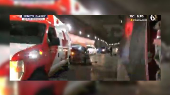 Automovilista choca fuertemente contra ambulancia mientras atendía accidente vial | VIDEO