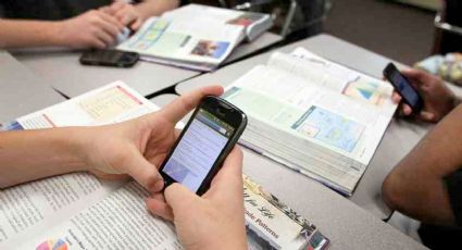 Le dicen 'adiós' a los celulares en colegios de EU durante los horarios de clases