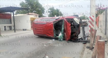 Fuerte choque en la 'esquina maldita' de Venezuela y Morelos provoca una volcadura