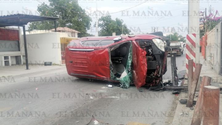 Fuerte choque en la 'esquina maldita' de Venezuela y Morelos provoca una volcadura