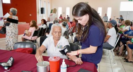 Abuelitos reciben atención integral gratis por parte del DIF