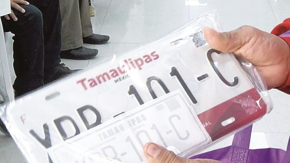 Una actualización “amarró de las manos” a la Oficina Fiscal, que no puede entregar placas para autos nacionalizados con el Repuve.