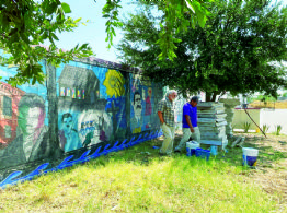 Dan nueva vida a mural del CREDE
