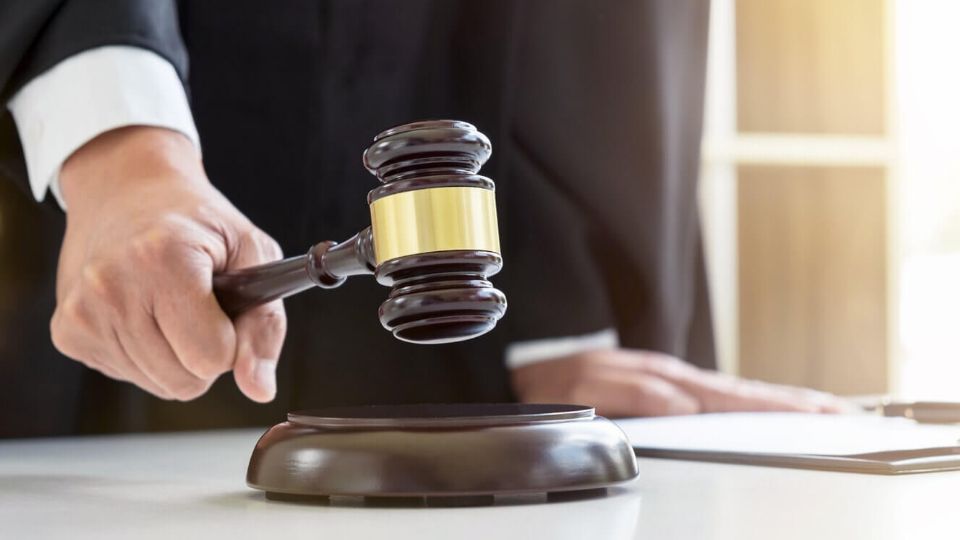 El juicio podría enviar a la cárcel a la docente.