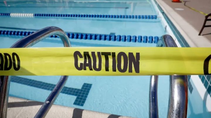Bebé de dos años muere en la alberca que le rentaron sus papás para festejar su cumpleaños