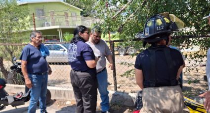 Jesús toma atajo y se estrella aparatosamente en su moto contra señalamiento en Nuevo Laredo