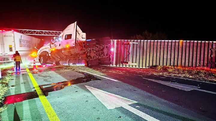 Trailero se queda dormido y provoca brutal accidente en la Carretera Libre Nuevo Laredo-Monterrey