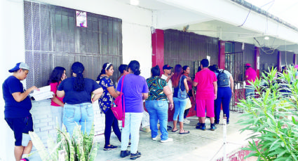 Saturan padres de familia escuelas de Nuevo Laredo por inscripciones