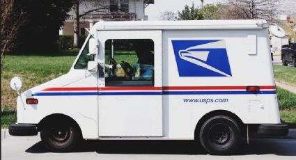 Laredo: cartero se vuelca en su carrito del Servicio Postal; vehículo quedó aplastado