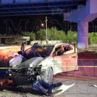 Tragedia en Puente de Los Aguacates: muere conductor al chocar con muros y volcar su auto