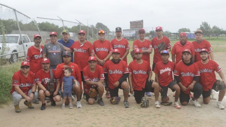 Deportivo Mario Pérez derrota al Elvia Martínez en la Liga Fronteriza Dominical de Softball