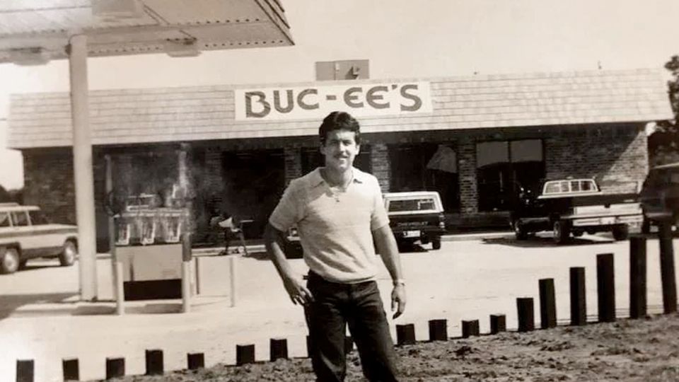 Arch “Beaver” Aplin III y su primer Buc-ee's en Lake Jackson, Texas.