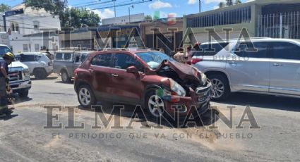 Mujer sale viva de milagro de aparatoso choque; se pasó el rojo en Perú y Morelos