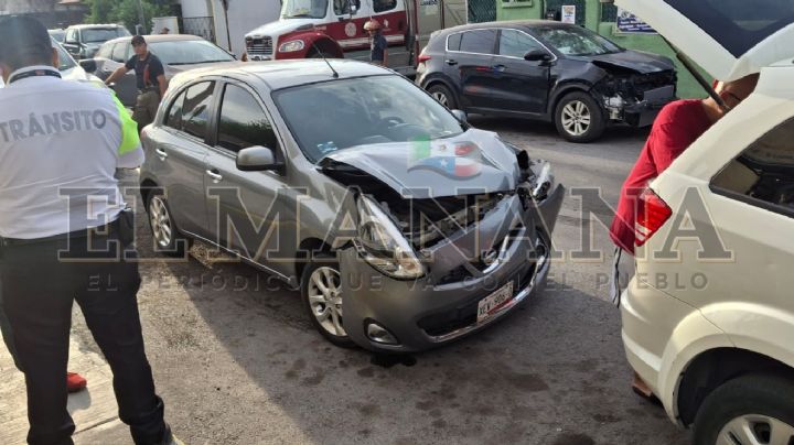 Violento accidente deja 2 mujeres heridas en calles de la colonia Viveros