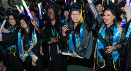 Tienen ceremonia de graduación de verano estudiantes del Laredo College; así fue el festejo