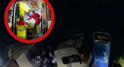 Camión de carga y autobús se impactan de frente; hay 11 muertos y 45 heridos